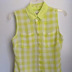 🎉 Aeropostale Medium (M) Green and White Checkered Blouse (3/$10)